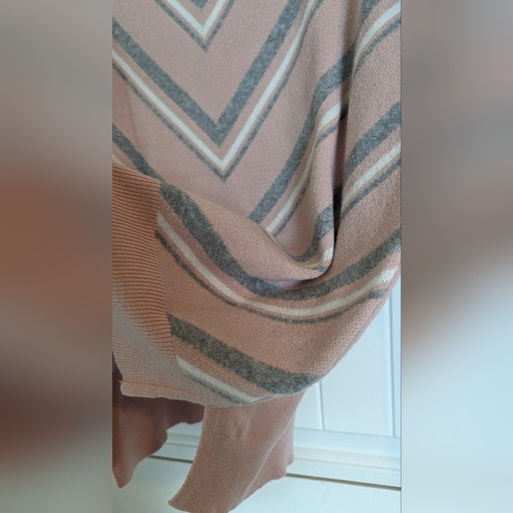 Liz Claiborne Pink, Gray, White Sweater Size Large - Picture 3 of 9